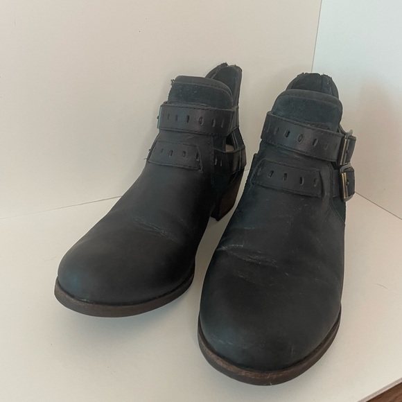 UGG Patsy Black Ankle Boots - Picture 5 of 9